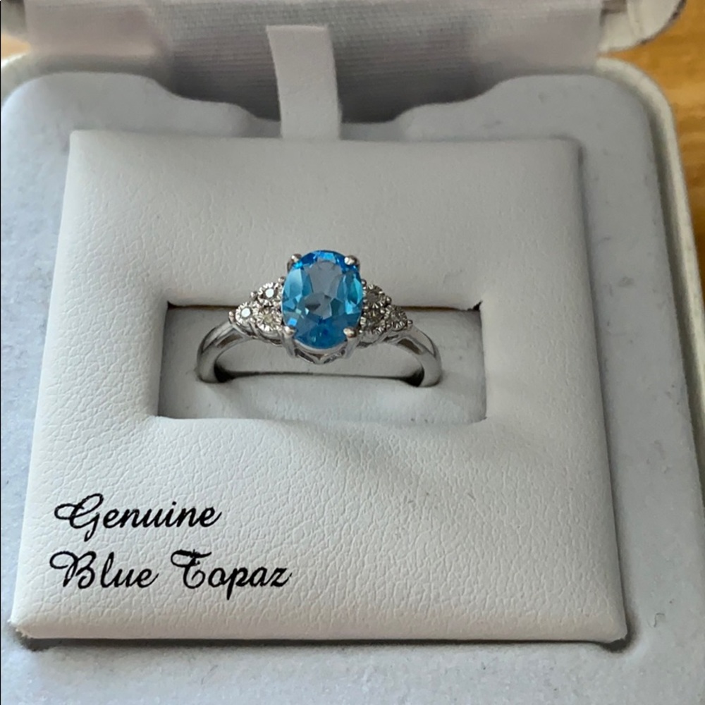Diamoré Blue Topaz ring